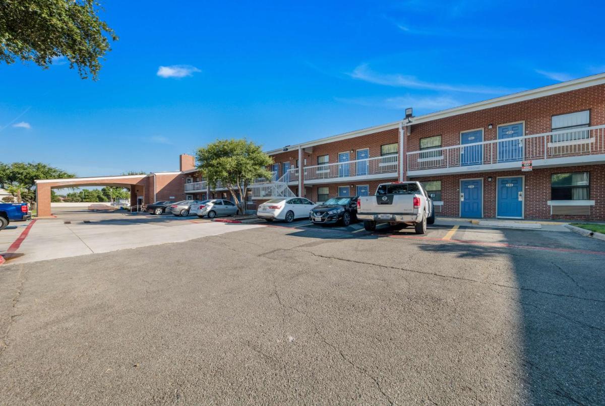 Popular attractions Area Nearby Property